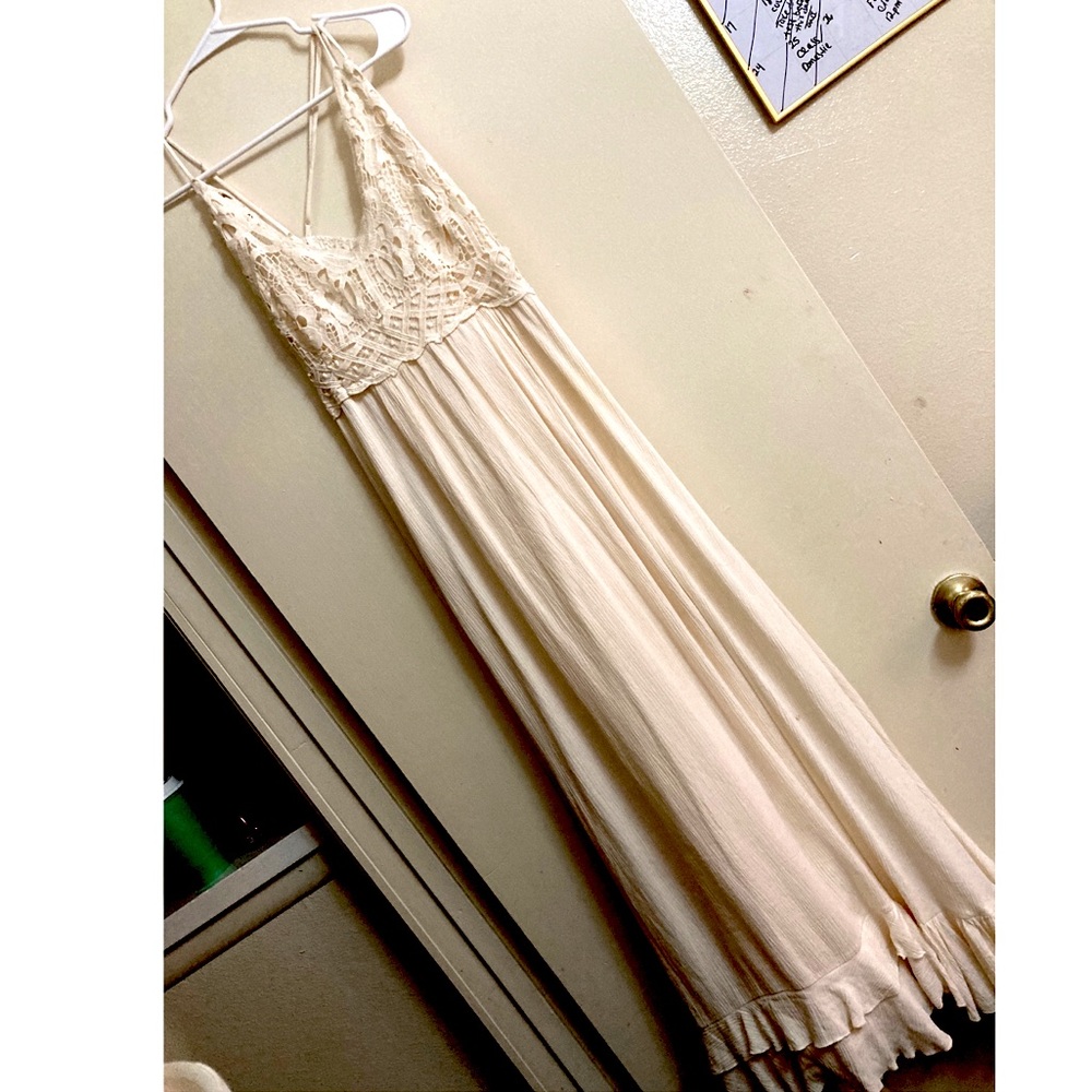 Beautiful cream colored dress 🤍